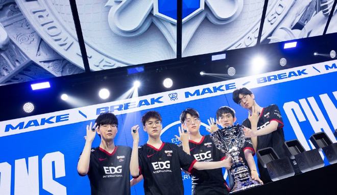 在亚历山大 在亚历山大